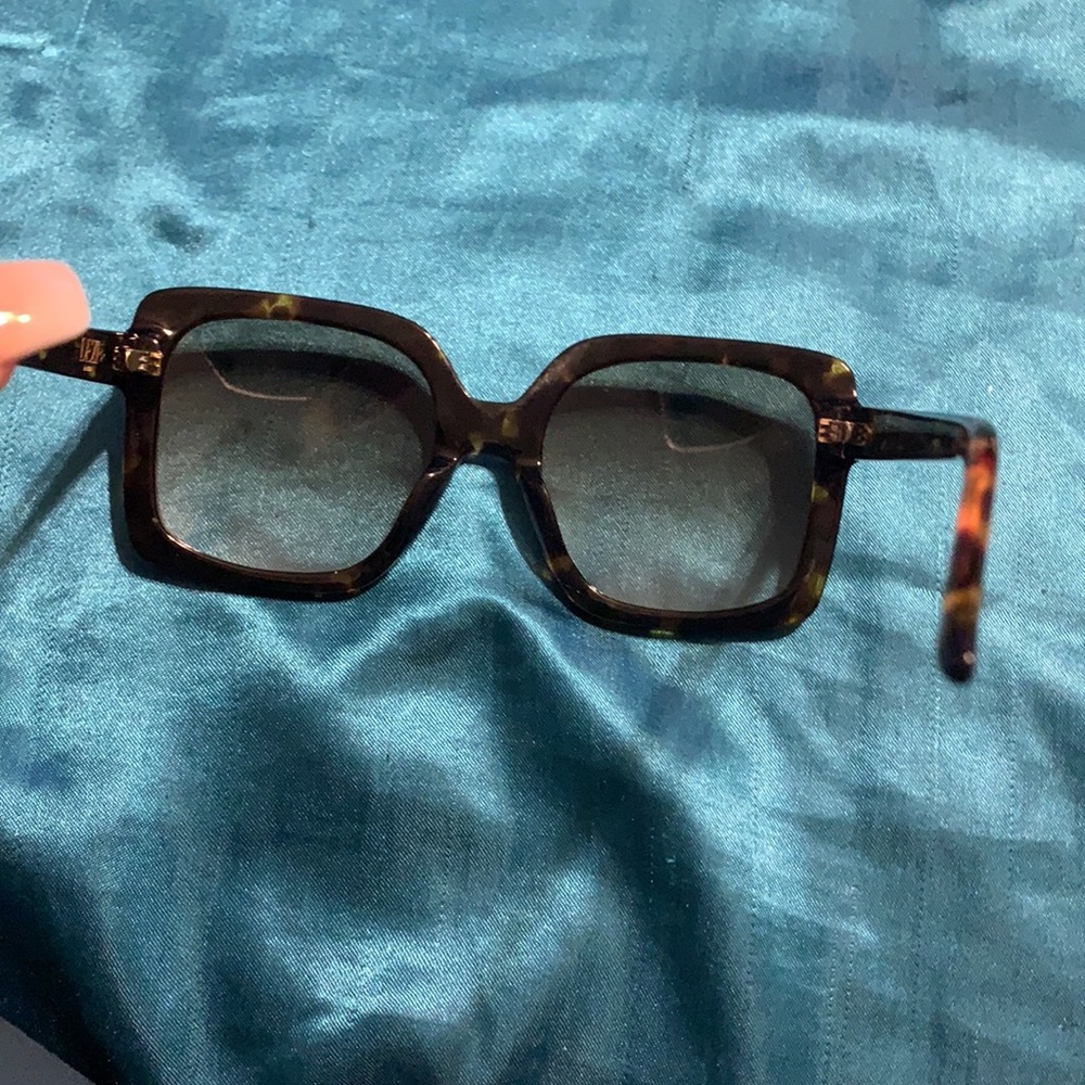 Dezi Harper Sunglasses - Picture 3 of 3